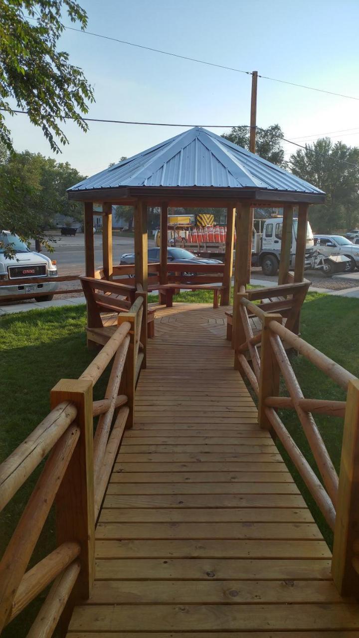 Sagebrush Inn & Suites Broadus Exterior photo