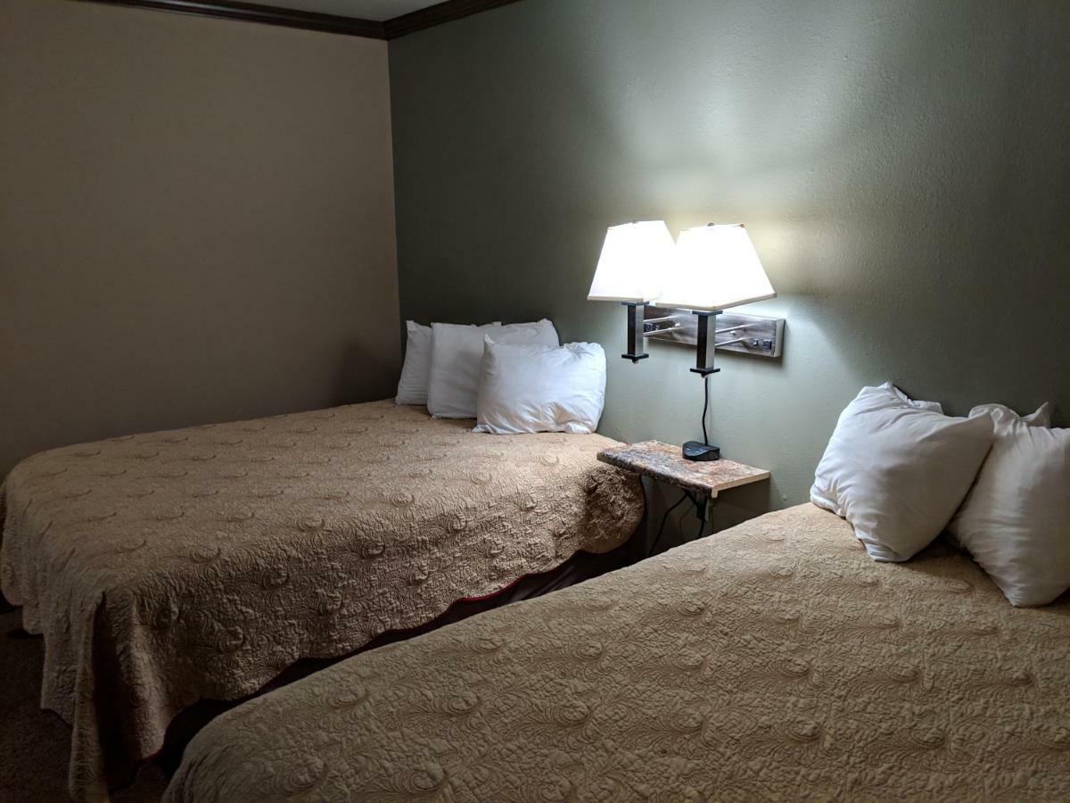 Sagebrush Inn & Suites Broadus Exterior photo